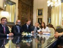 Cristina Fernández junto a directivos de Renault-Nissan