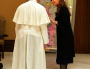 La Presidenta Cristina Fernández y el Papa Francisco junto al cuadro del Monseñor Oscar Romero.