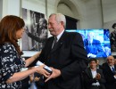 Cristina Fernández distingue a Eduardo Dvorkin