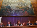 Cristina Fernández, Alberto Sileoni, Axel Kicillof, Carlos Zannini y el decano de la Facultad de Odontología de la UBA