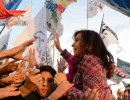 Cristina saluda a los presentes en el acto de inauguración del Hospital “Dr. René Favaloro” en Rafael Castillo, partido de La Matanza