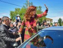 La Presidenta saluda tras votar en Río Gallegos