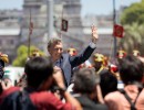 Mauricio Macri saluda a la multitud