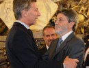 Mauricio Macri saluda a Alberto Abad