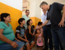 Mauricio Macri recorre las zonas inundadas dy visita un centro de evacuados junto al gobernador de la Provincia, Gustavo Bordet.