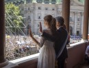 Mauricio Macri, su esposa Juliana Awada y su hija Antonia en el balcón de la Casa Rosada