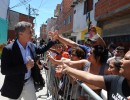 El presidente Macri junto a vecinos de Los Piletones