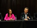 Mauricio Macri junto a la gobernadora electa por la provincia de Buenos Aires  y otros miembros del equipo de gobierno