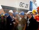 El Presidente recorrió el astillero de reparaciones navales Tandanor en el puerto de Buenos Aires.