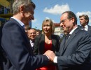 El Presidente junto a su par francés en la visita al estadio Alberto J. Armando.