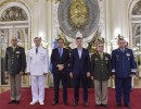 Mauricio Macri junto a los jefes de las Fuerzas Armadas