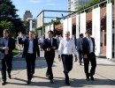 Mauricio Macri recorriendo la ex Esma