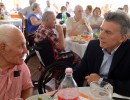 El presidente Mauricio Macri en su visita al hogar de adultos mayores Pedro Andrés Benvenuto