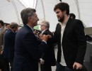  El Presidente saludó en Tecnópolis a Gino Tubaro, un joven inventor premiado dos veces por la Organización Mundial de la Propiedad Intelectual, avalada por la ONU. Estudiante de Ingeniería Electrónica, el joven lidera la producción de prótesis ortopédica