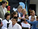 El Presidente entregó aulas digitales en una escuela de Merlo.