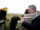 El Presidente visitó a un vendedor de tortas santiagueñas que le envió una carta tras asumir