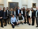 El presidente Macri felicitó a un grupo de estudiantes premiados por un proyecto de ahorro de energía