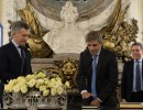 El presidente Macri tomó juramento a los ministros Dujovne y Caputo