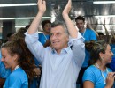 El presidente Mauricio Macri, junto a atletas