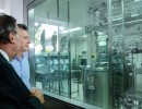 El Presidente recorrió una fábrica y un laboratorio en Paraná