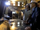 El Presidente recorrió una fábrica y un laboratorio en Paraná