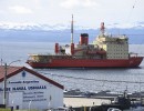 El Almirante Irízar inició las pruebas de navegación en hielos antárticos