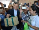 Macri, junto a nadadoras que participaron de los Juegos Nacionales Evita de Deporte Adaptado