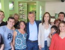El Presidente visitó obras y a vecinos de Lanús junto a la gobernadora bonaerense