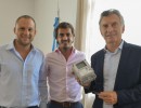 El Presidente recibió a dos jóvenes emprendedores fabricantes de medidores electrónicos inteligentes