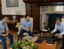 El Presidente recibió a emprendedores que crearon un dispositivo que provee agua potable y energía