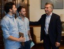 El Presidente recibió a emprendedores que crearon un dispositivo que provee agua potable y energía