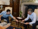 El Presidente recibió a emprendedores que crearon un dispositivo que provee agua potable y energía