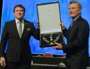 El Presidente fue distinguido por la CONMEBOL por su aporte al desarrollo del fútbol sudamericano