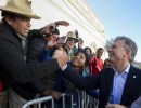 El Presidente visitó una escuela de Cachi y saludó a vecinos