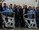 El Presidente recorrió una planta de producción de autopartes en Córdoba