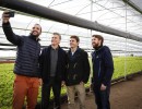 El presidente Macri visitó a los dueños de una huerta con tecnología hidropónica