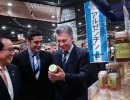 Macri visitó una popular cadena de supermercados de Japón que comenzó a vender carne argentina