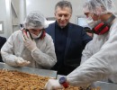 El presidente Macri recorrió una pyme familiar entrerriana que produce nueces pecán