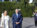 25 de mayo: El Presidente encabezó el izamiento de la bandera argentina en la residencia de Olivos