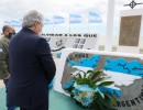 El Presidente colocó una ofrenda floral en el Monumento a los Héroes de Malvinas de la ciudad fueguina de Río Grande