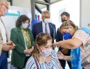 El Presidente recorrió un vacunatorio y una escuela rural en Avellaneda