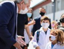 El Presidente recorrió un vacunatorio y una escuela rural en Avellaneda