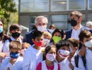 El Presidente recorrió un vacunatorio y una escuela rural en Avellaneda