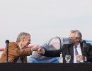 El Presidente encabezó en Córdoba la entrega a la Fuerza Aérea de una novedosa versión del Pampa III