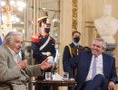 El Presidente otorgó la condecoración del Collar de la Orden del Libertador San Martín al expresidente de Uruguay, José Pepe Mujica