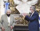 El Presidente otorgó la condecoración del Collar de la Orden del Libertador San Martín al expresidente de Uruguay, José Pepe Mujica