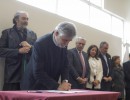 El presidente recorrió el Instituto Balseiro y encabezó la firma del convenio para la creación del Museo Tecnológico Interactivo de Ciencia, Ambiente y Sociedad