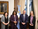 El presidente recibió a la directora de la Organización Panamericana de la Salud, Carissa Etienne