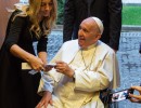 La primera dama se reunió con el Papa Francisco durante una campaña contra el bullying