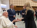 La primera dama se reunió con el Papa Francisco durante una campaña contra el bullying
